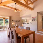 Elegant 4 Bedroom In A Quiet Area With Swimming Pool Vila *