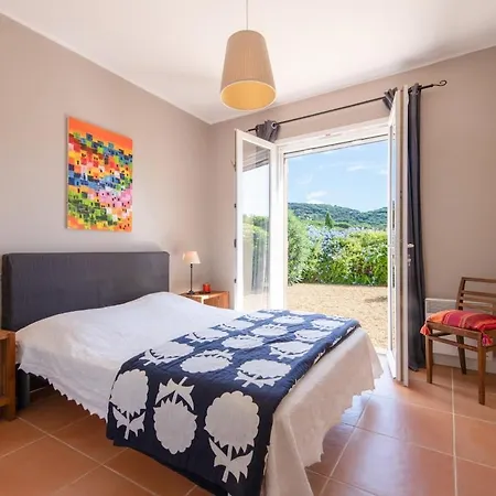 Vila Elegant 4 Bedroom In A Quiet Area With Swimming Pool